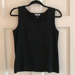 Sleeveless black sweater square neck